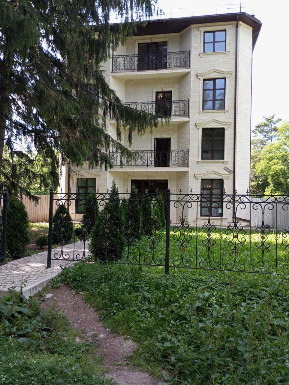 Квартира-студия Санторини в сентре Санаторного парка