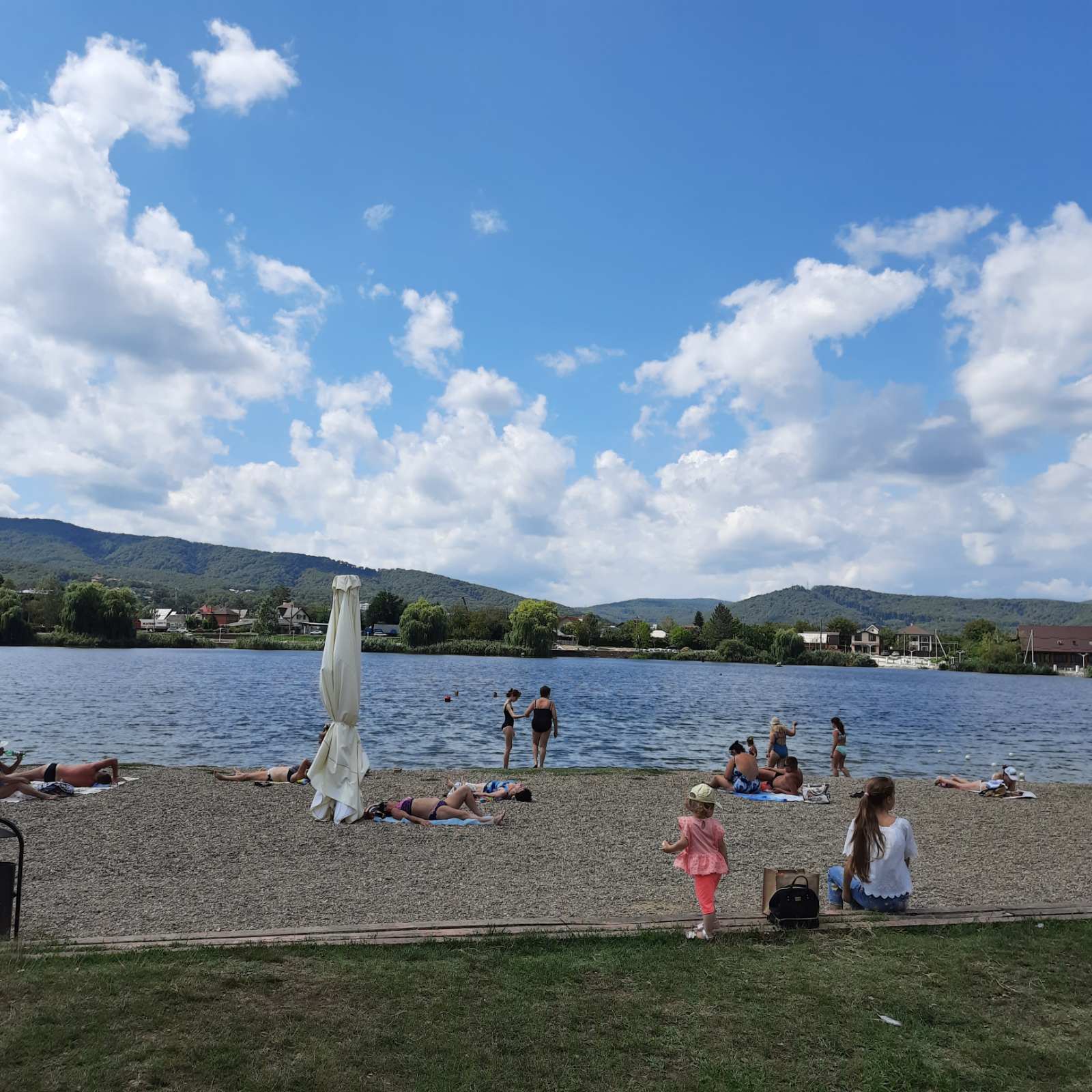 Уютная студия НЕЖНАЯ на озере у пляжа