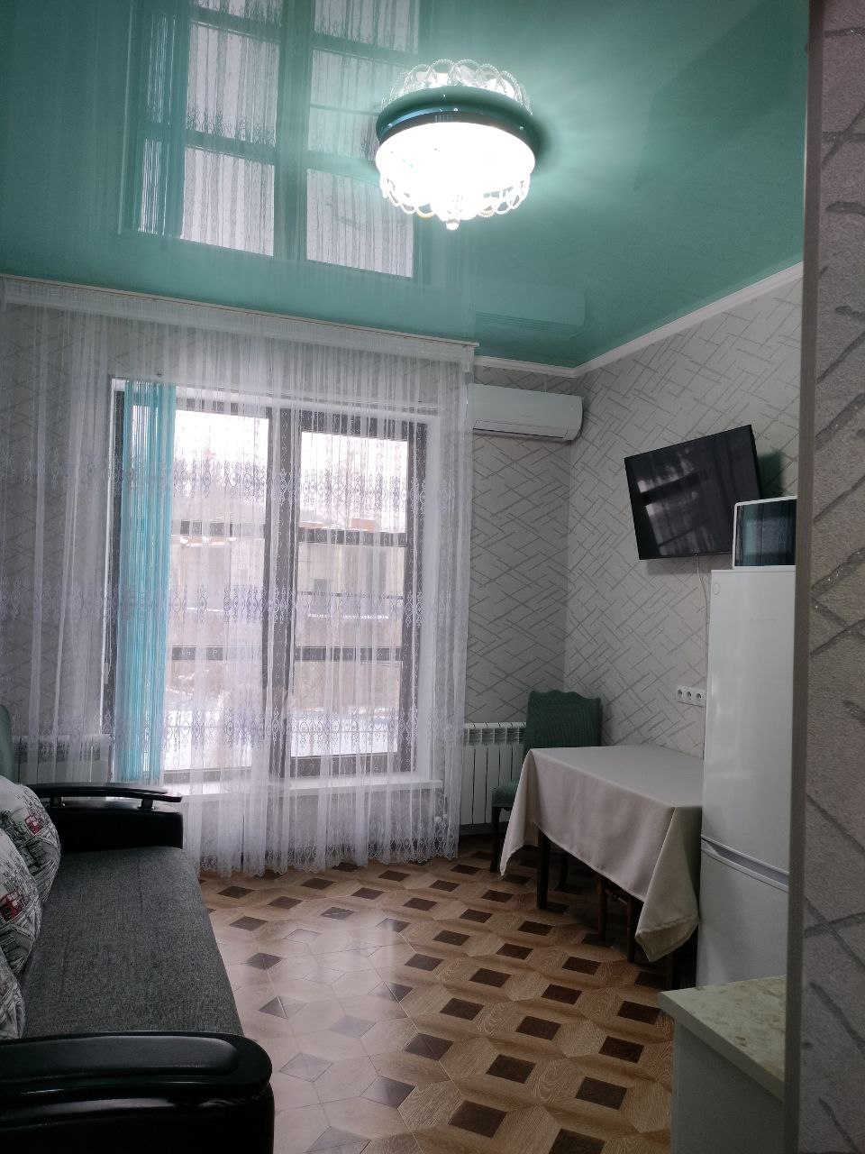 Квартира-студия Санторини в сентре Санаторного парка